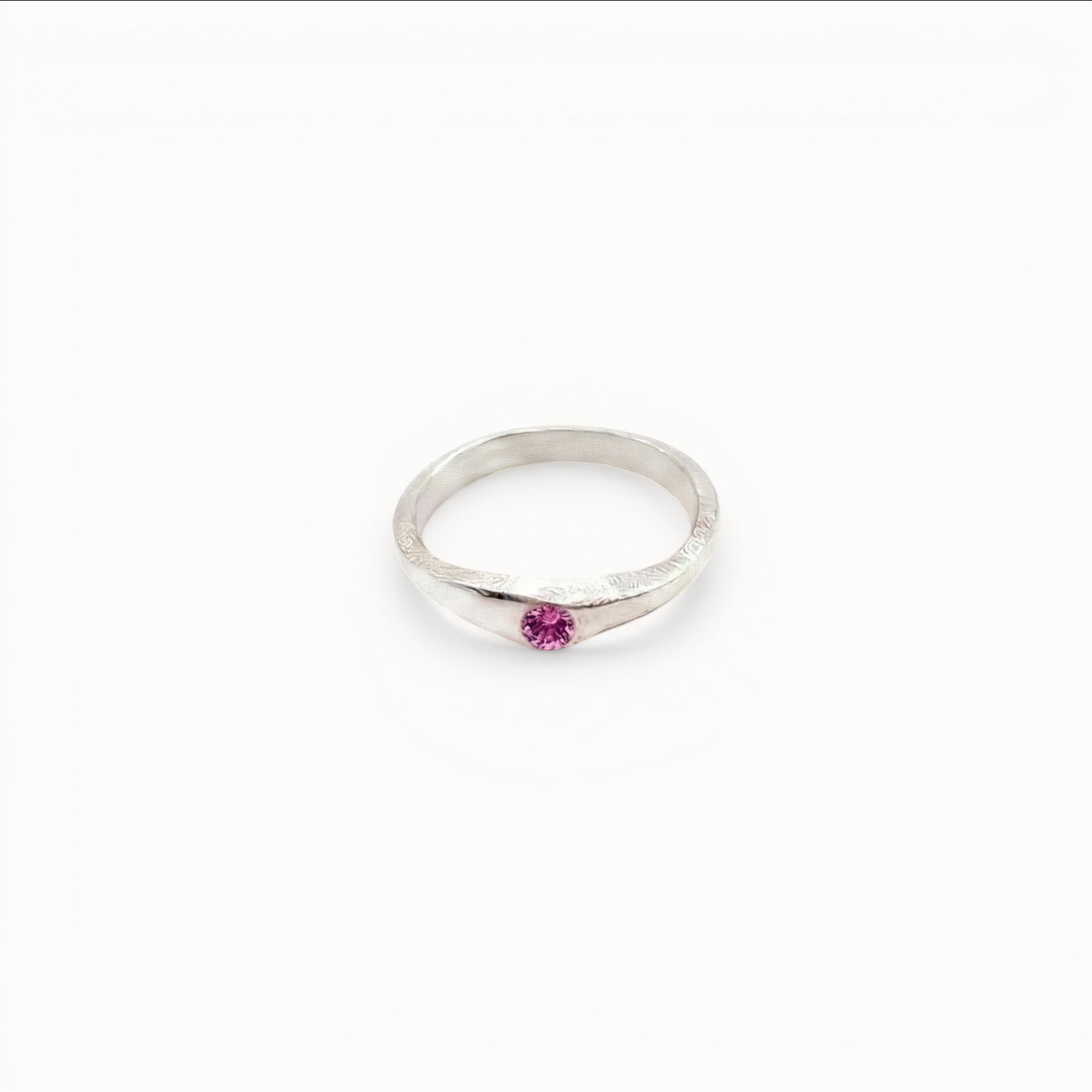 Loen Jewelry silver ring with pink gemstone, inspired by Parisian charm. Handcrafted.