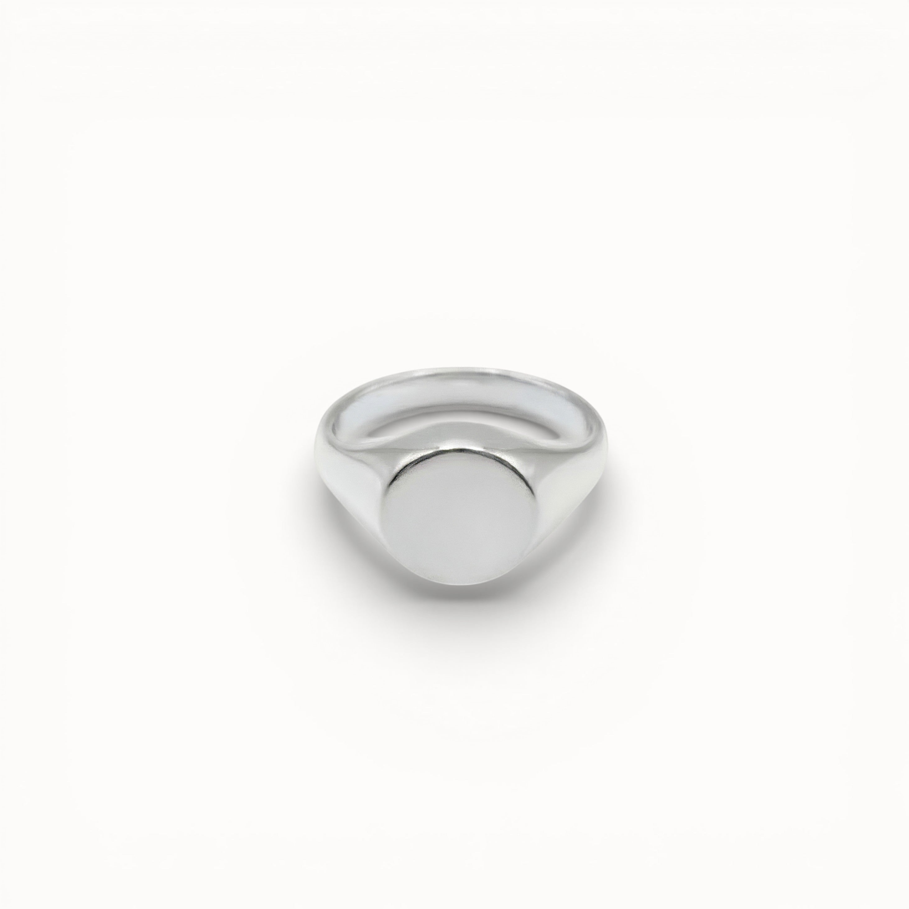 Loen Jewelry silver signet ring with a smooth, oval face. Inspired by Parisian New Wave.